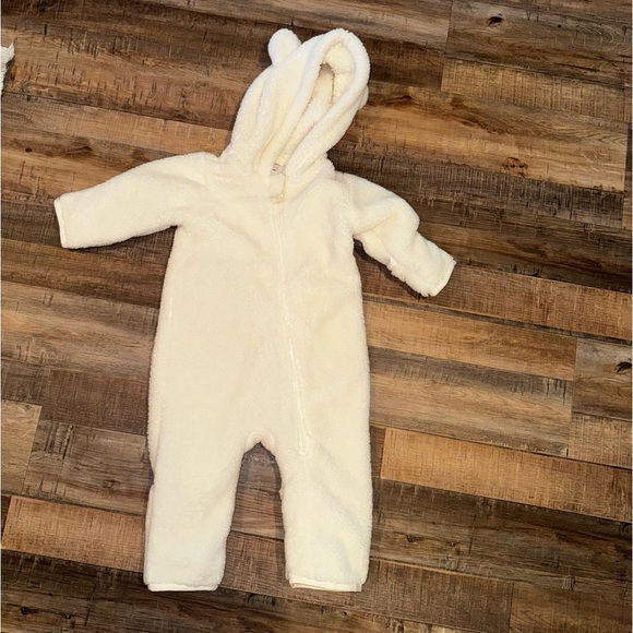 Hanna Andersson Ivory Faux Fur Hooded Zip Front Warm Baby Onsie Size 12-18 MOS
